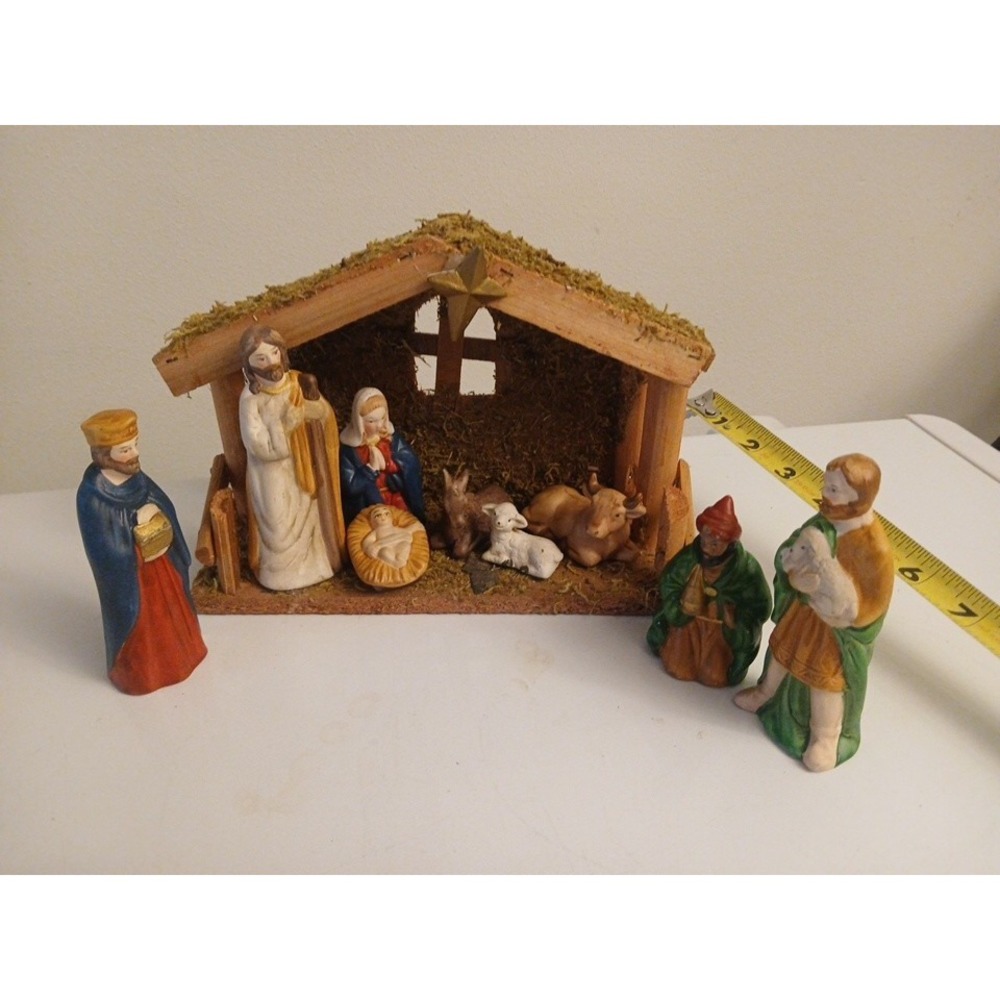 11 Pc Ceramic Nativity Set w/ Wooden Stable Christmas Creche Manger Scene
